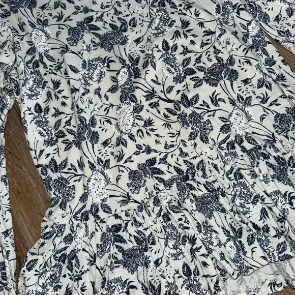 Lucky Brand • Long Sleeve Floral Blouse - Picture 5 of 10